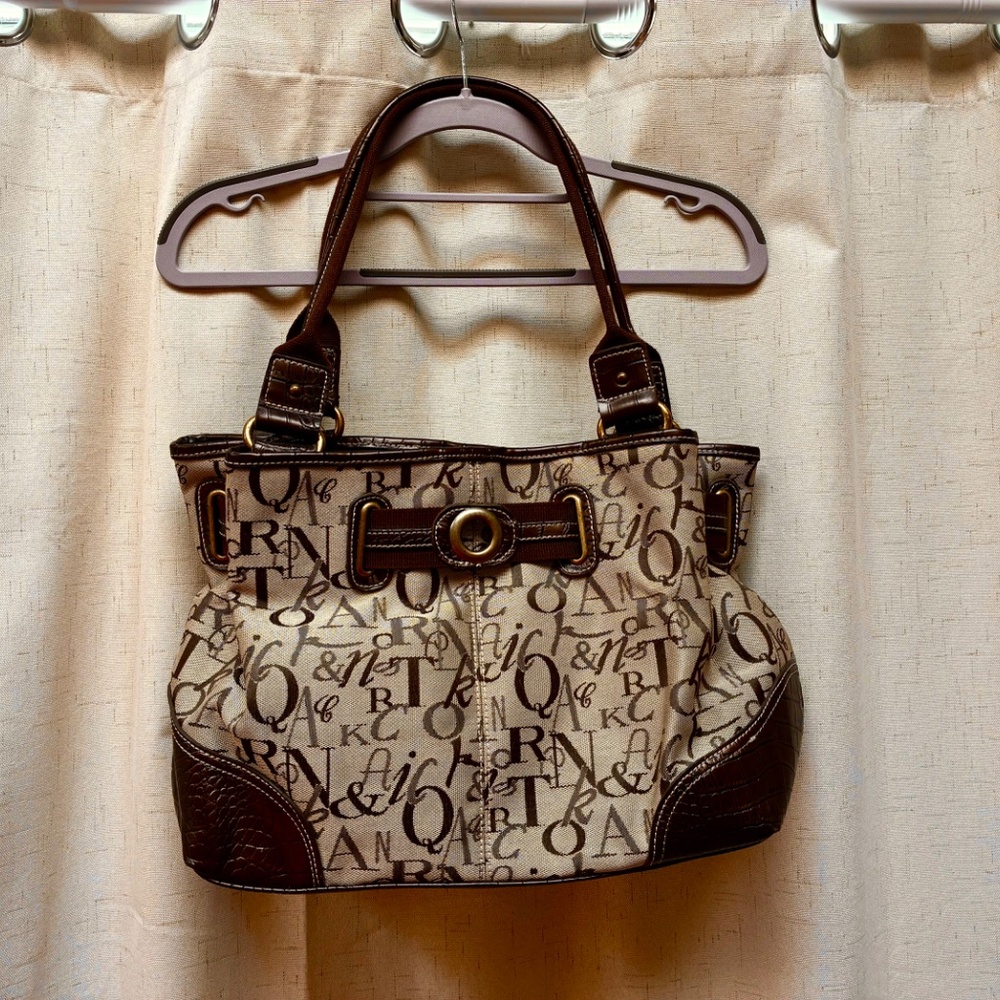 ❗️CLEARANCE ❗️Alphabet Shoulder Bag - Picture 5 of 9
